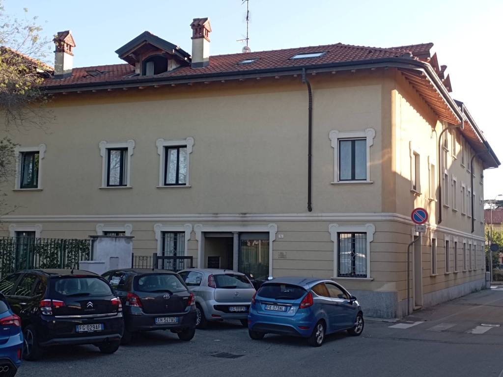 appartamento in vendita a Gallarate in zona Crenna