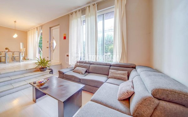 casa indipendente in vendita a Gallarate in zona Ronchi