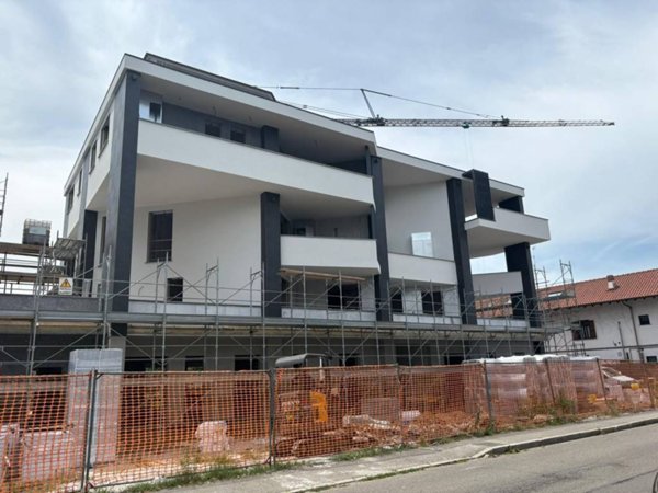appartamento in vendita a Gallarate in zona Sciarè