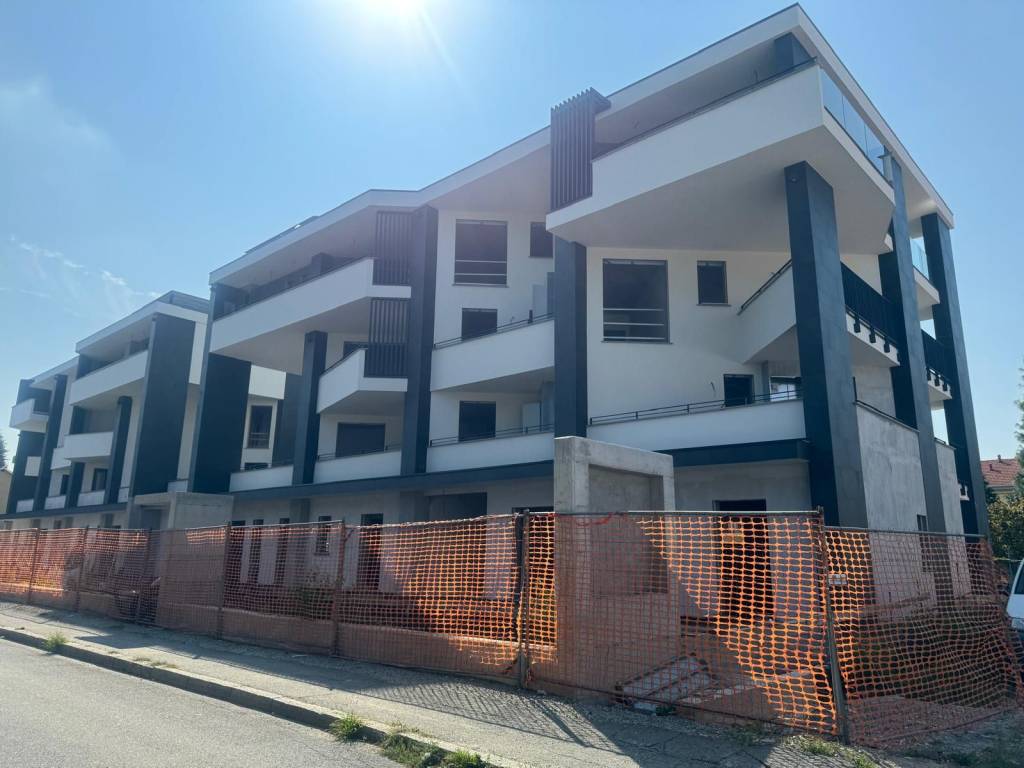appartamento in vendita a Gallarate in zona Sciarè