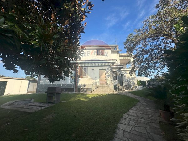 appartamento in vendita a Gallarate in zona Arnate