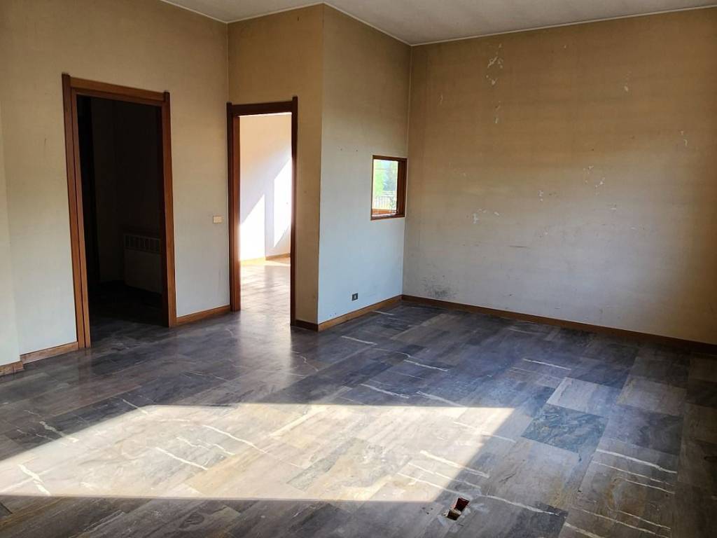 appartamento in vendita a Gallarate in zona Sciarè