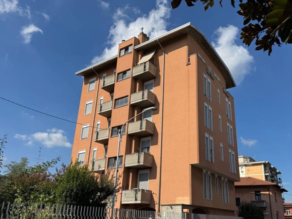 appartamento in vendita a Gallarate in zona Cascinetta