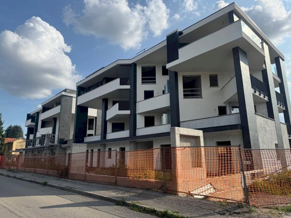 appartamento in vendita a Gallarate in zona Sciarè
