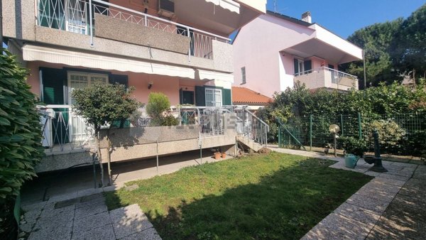 casa indipendente in vendita a Gallarate in zona Arnate