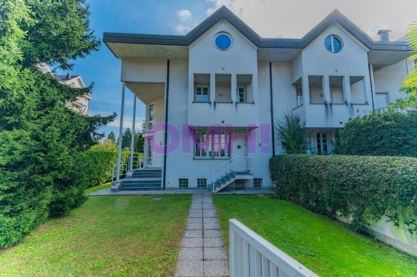 casa indipendente in vendita a Gallarate in zona Ronchi