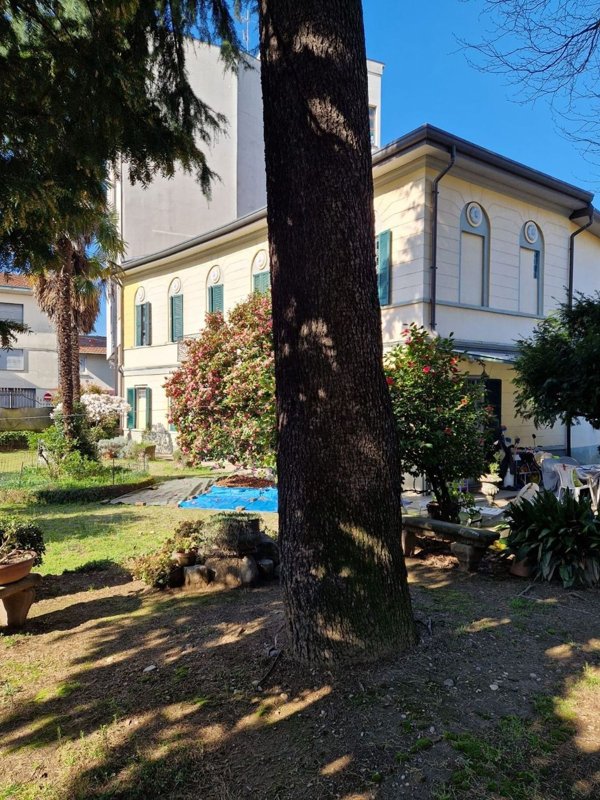 casa indipendente in vendita a Gallarate