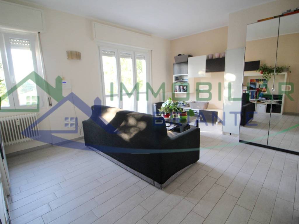 appartamento in vendita a Gallarate in zona Sciarè