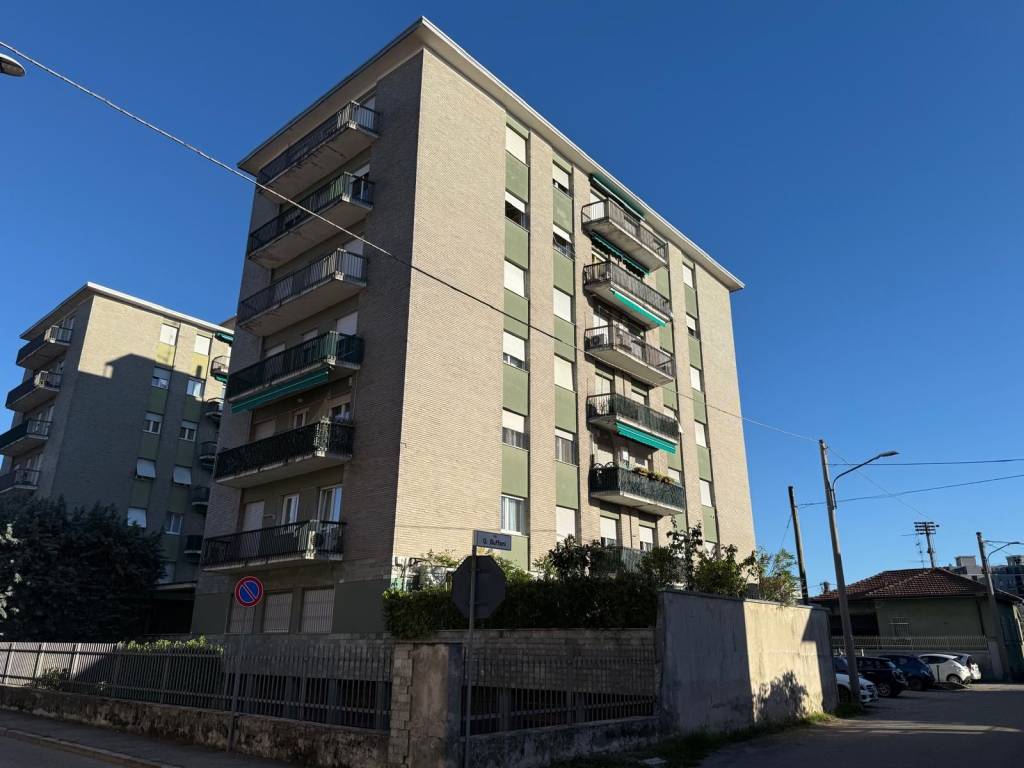 appartamento in vendita a Gallarate in zona Cascinetta