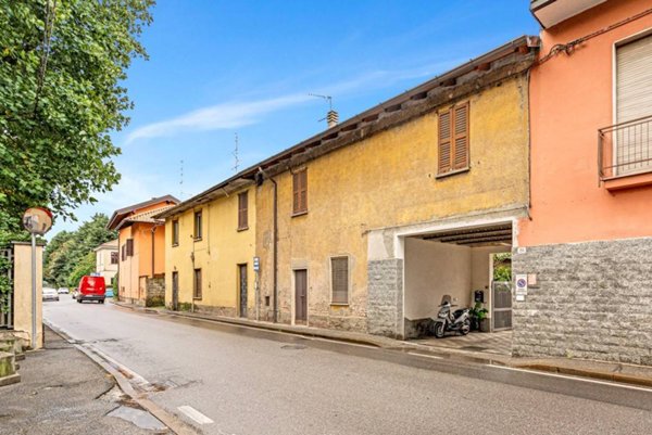 appartamento in vendita a Gallarate in zona Sciarè
