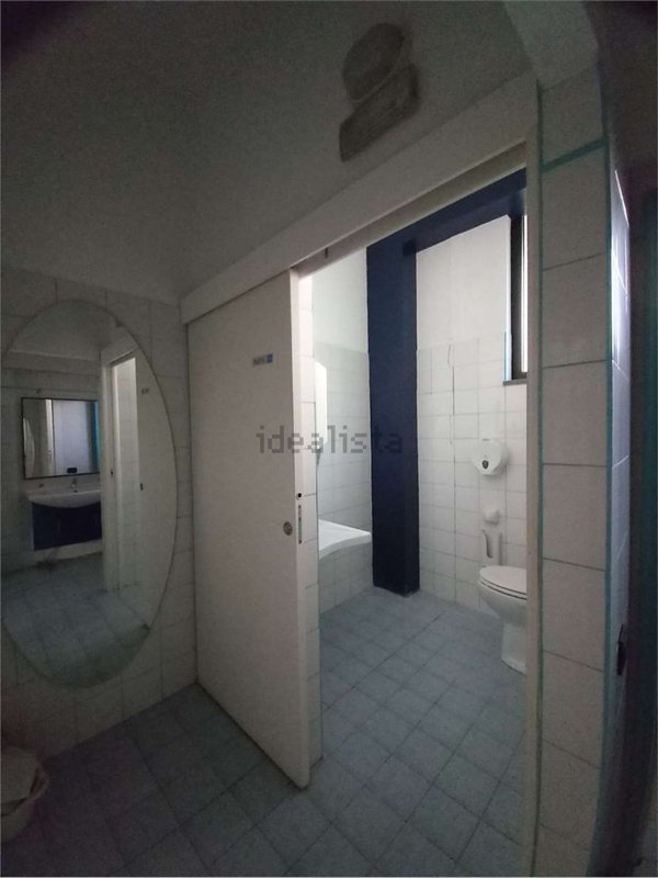locale commerciale in vendita a Gallarate