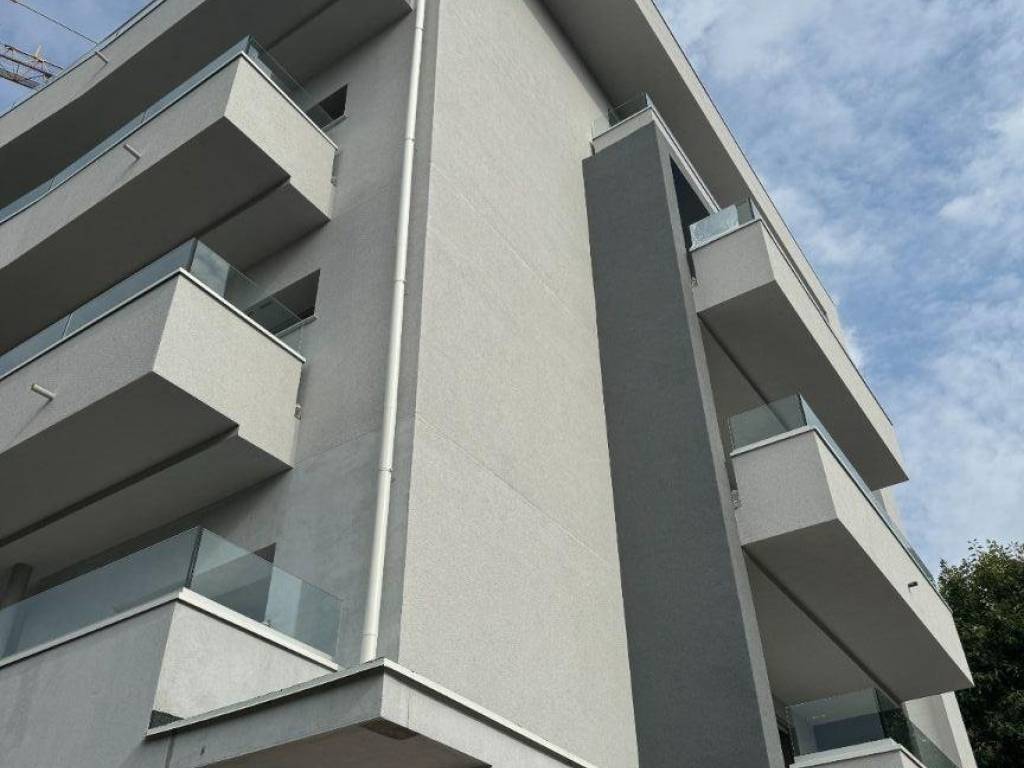 appartamento in vendita a Gallarate in zona Sciarè