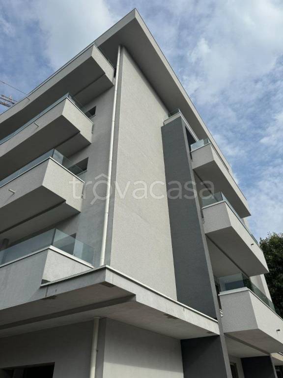 appartamento in vendita a Gallarate in zona Sciarè