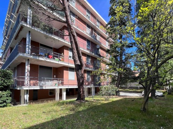 appartamento in vendita a Gallarate in zona Sciarè