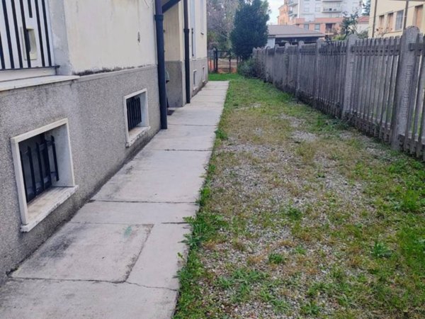 appartamento in vendita a Gallarate in zona Sciarè