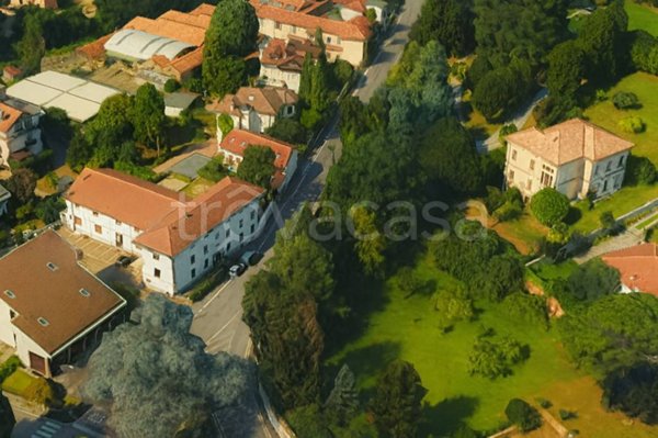negozio in vendita a Gallarate in zona Crenna