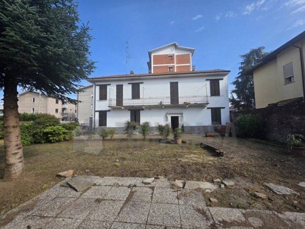 casa indipendente in vendita a Gallarate in zona Cascinetta