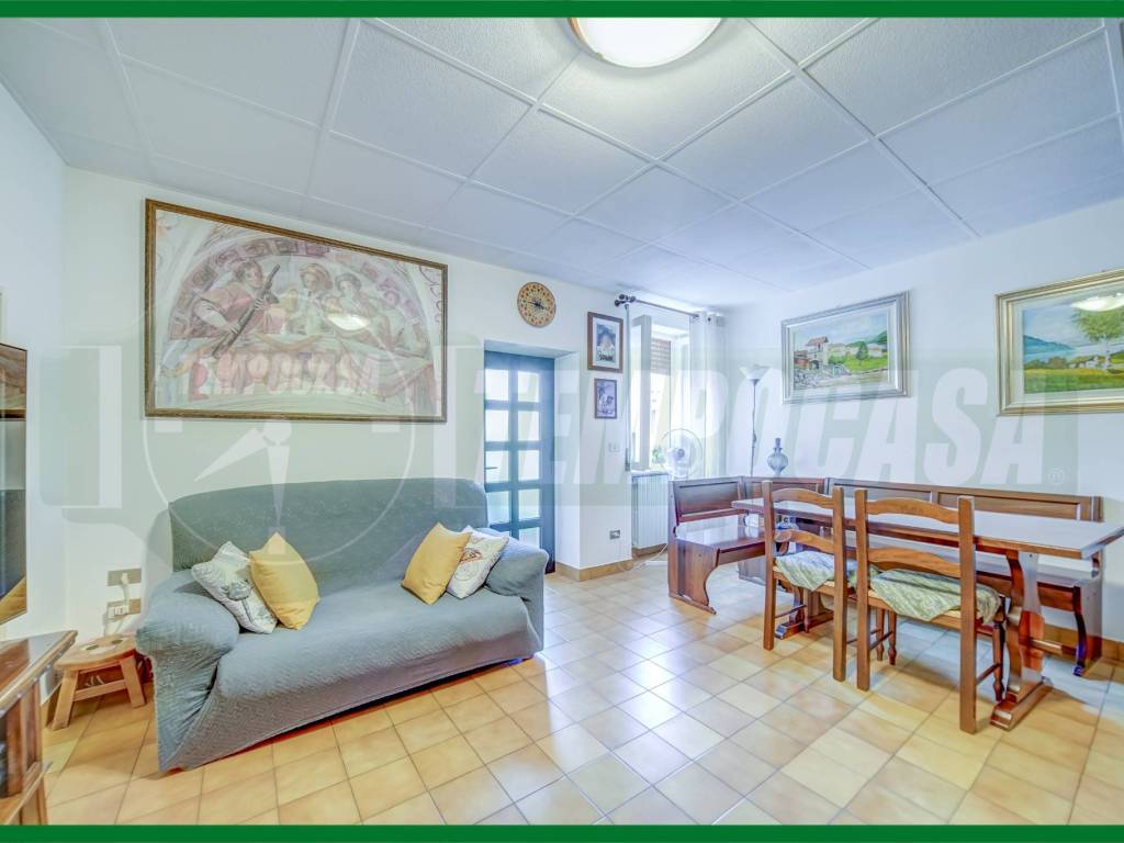 appartamento in vendita a Gallarate in zona Crenna