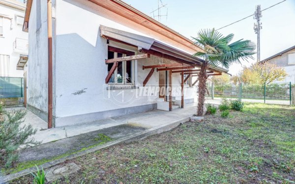 casa indipendente in vendita a Gallarate in zona Ronchi