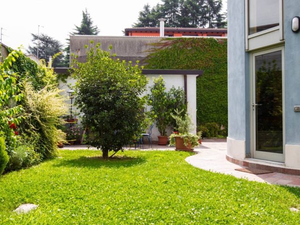 casa indipendente in vendita a Gallarate