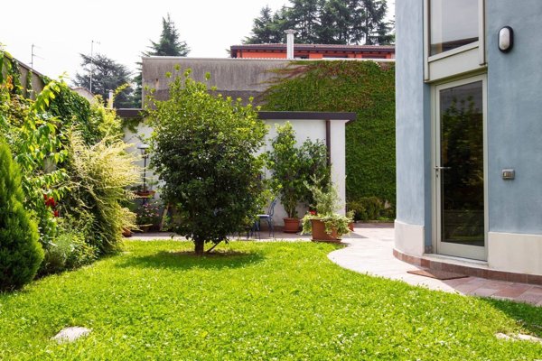 casa indipendente in vendita a Gallarate