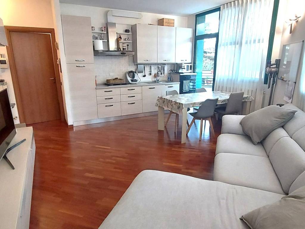 appartamento in vendita a Gallarate in zona Cascinetta