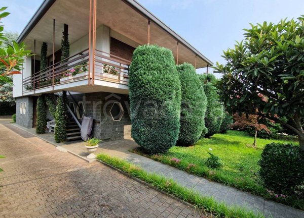 casa indipendente in vendita a Gallarate in zona Crenna