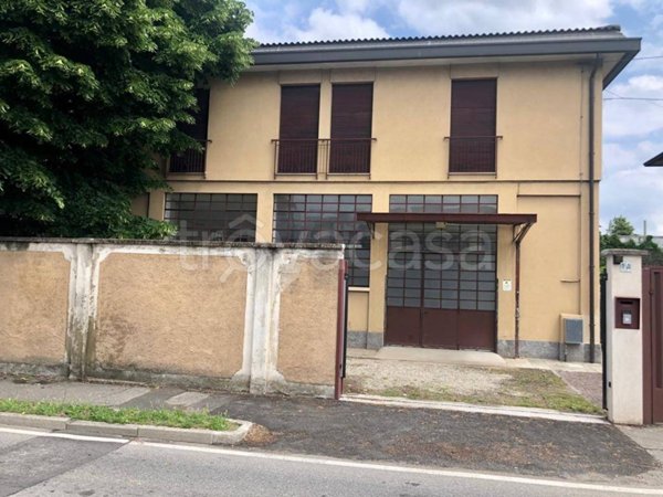 appartamento in vendita a Gallarate in zona Sciarè