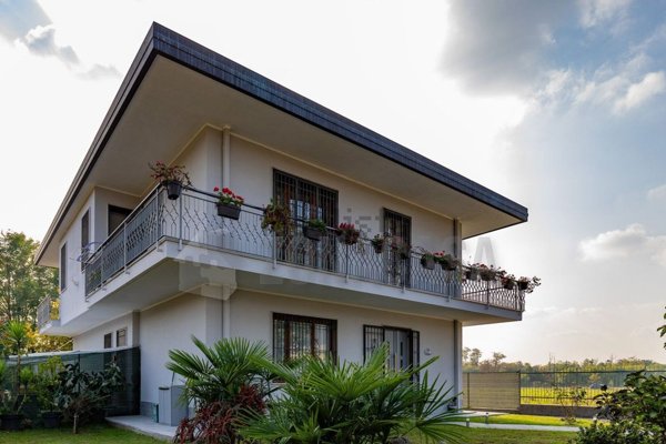 casa indipendente in vendita a Gallarate in zona Madonna in Campagna