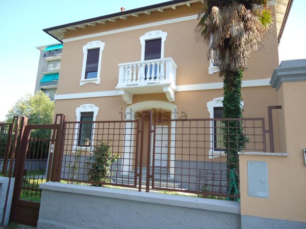 casa indipendente in vendita a Gallarate