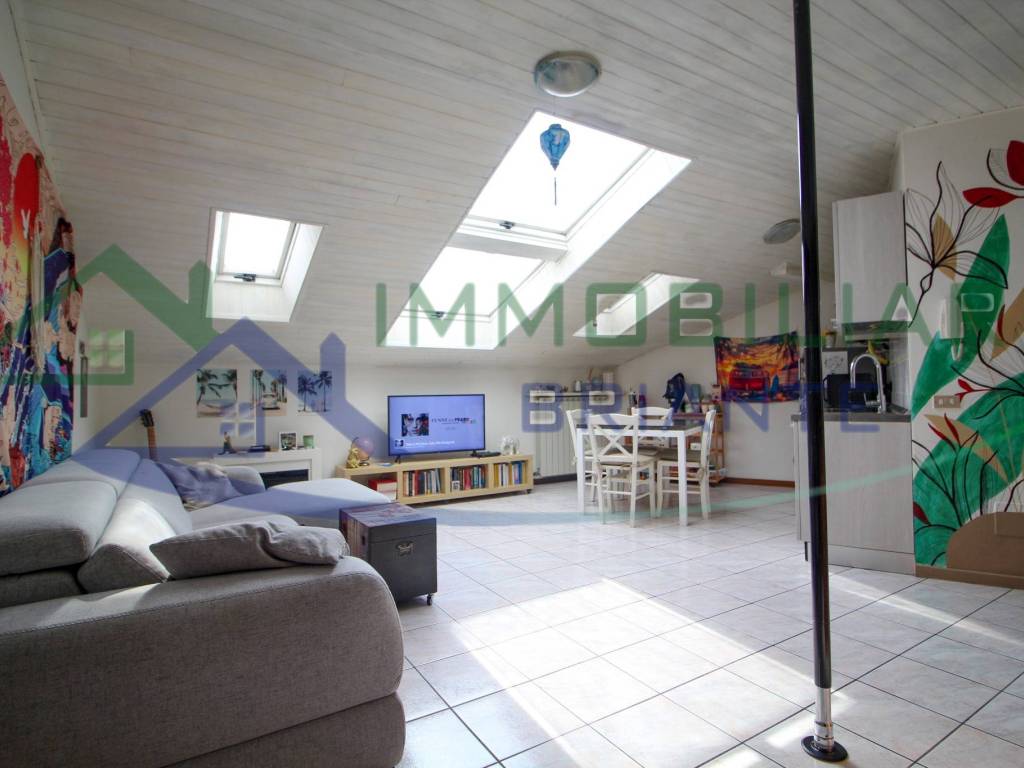 appartamento in vendita a Gallarate in zona Cascinetta