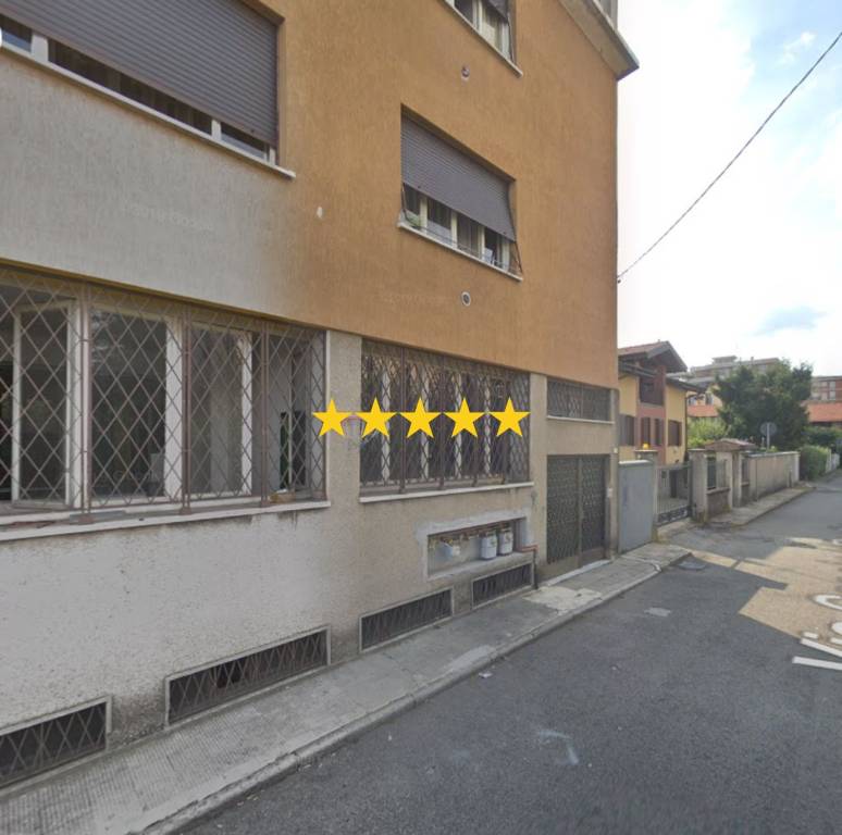 appartamento in vendita a Gallarate in zona Sciarè