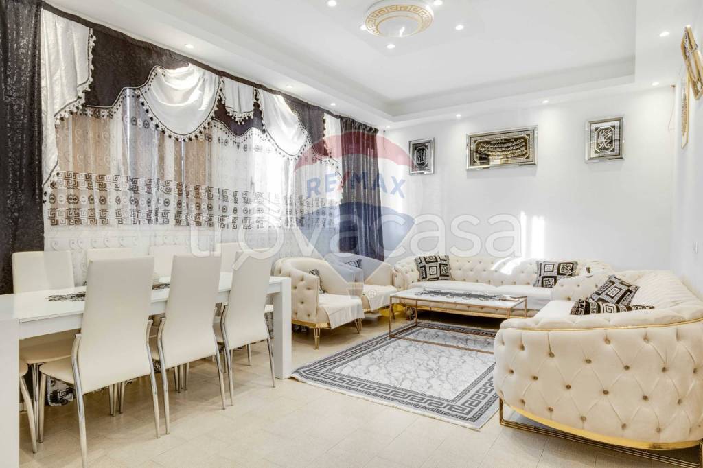 appartamento in vendita a Gallarate in zona Crenna