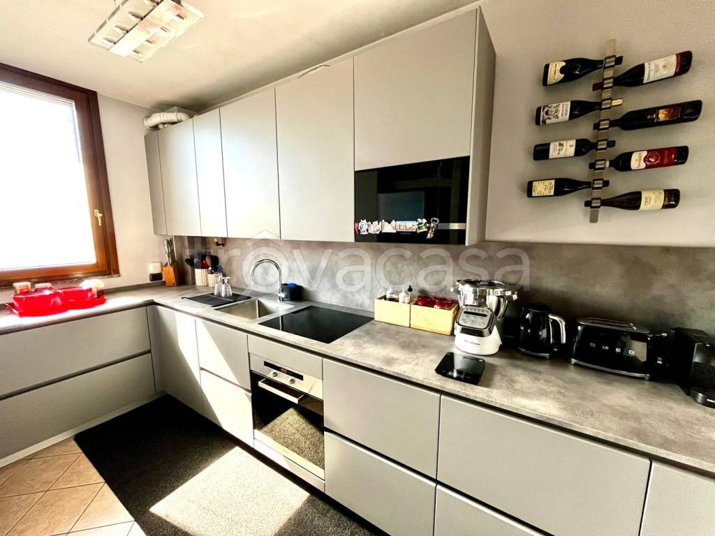 appartamento in vendita a Gallarate in zona Madonna in Campagna