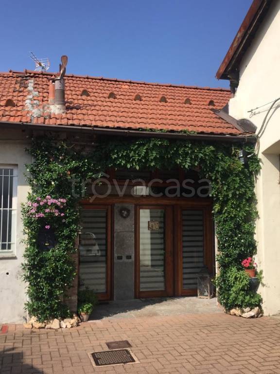 appartamento in vendita a Gallarate in zona Sciarè