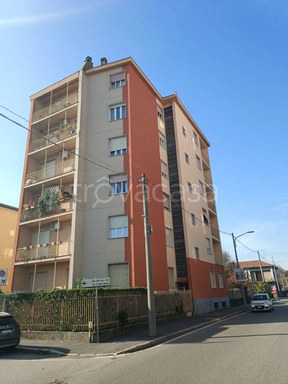 appartamento in vendita a Gallarate in zona Arnate