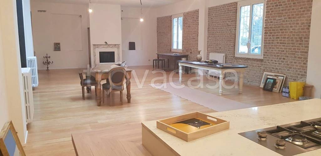 appartamento in vendita a Gallarate in zona Sciarè