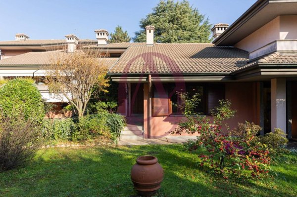 casa indipendente in vendita a Gallarate in zona Ronchi
