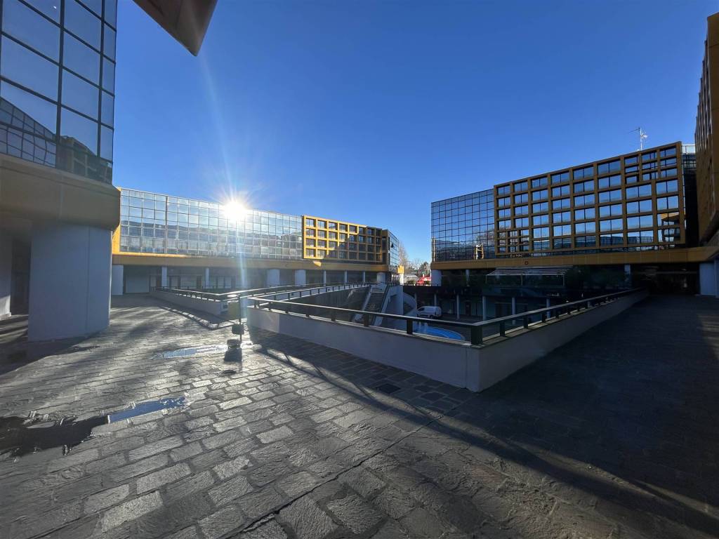 ufficio in vendita a Gallarate in zona Cascinetta