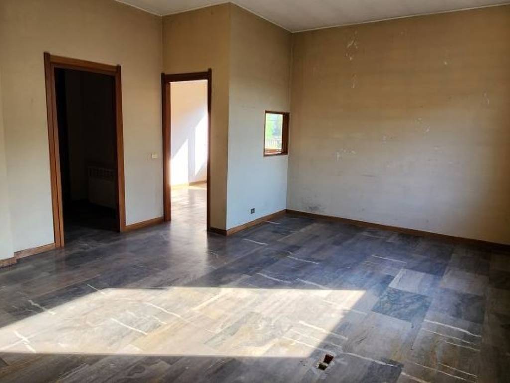 ufficio in vendita a Gallarate in zona Sciarè