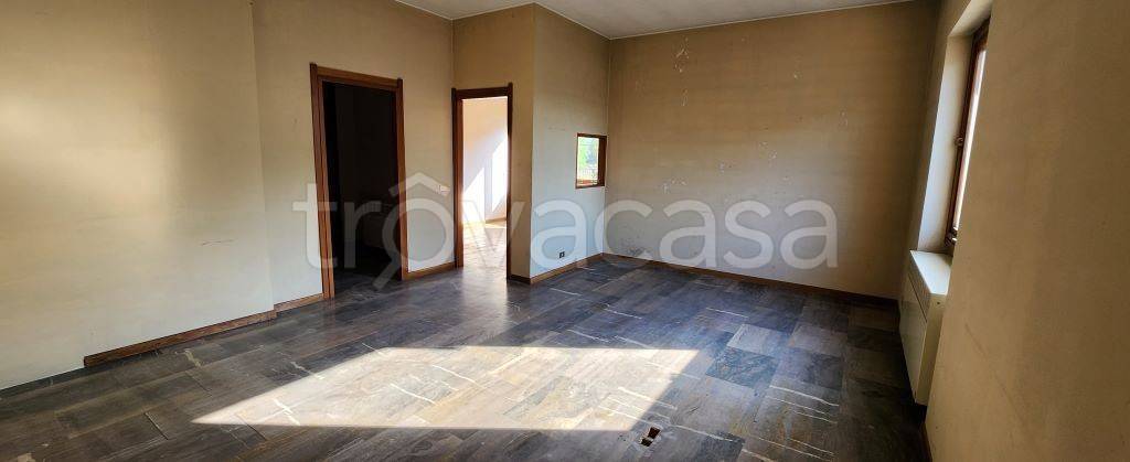 ufficio in vendita a Gallarate in zona Sciarè