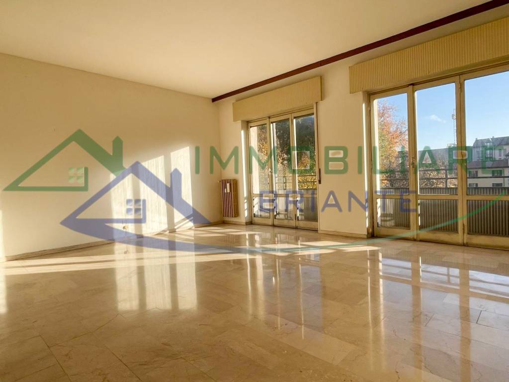 appartamento in vendita a Gallarate in zona Sciarè