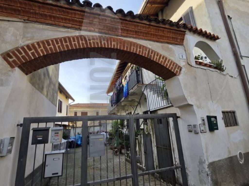 appartamento in vendita a Gallarate in zona Crenna