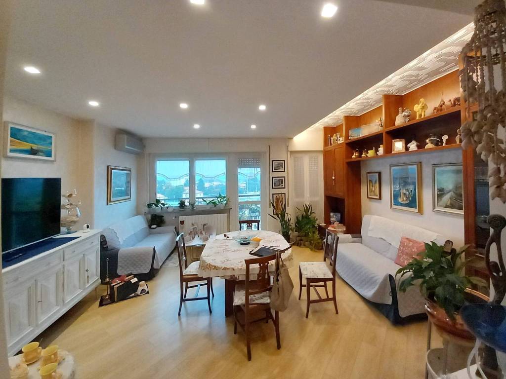 appartamento in vendita a Gallarate in zona Cascinetta