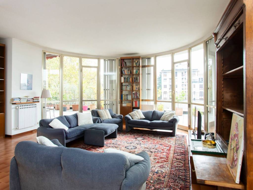 appartamento in vendita a Gallarate in zona Sciarè