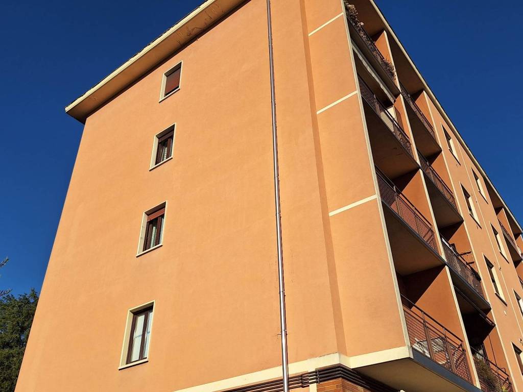 appartamento in vendita a Gallarate in zona Sciarè