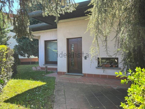 casa indipendente in vendita a Gallarate in zona Ronchi