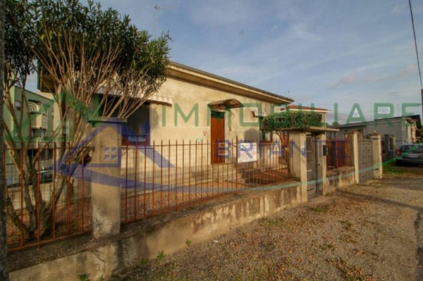casa indipendente in vendita a Gallarate in zona Crenna