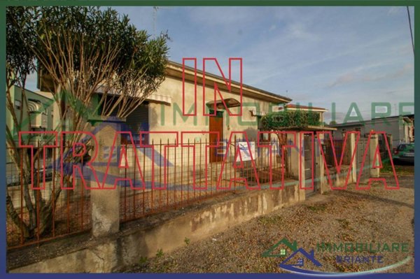 casa indipendente in vendita a Gallarate in zona Crenna