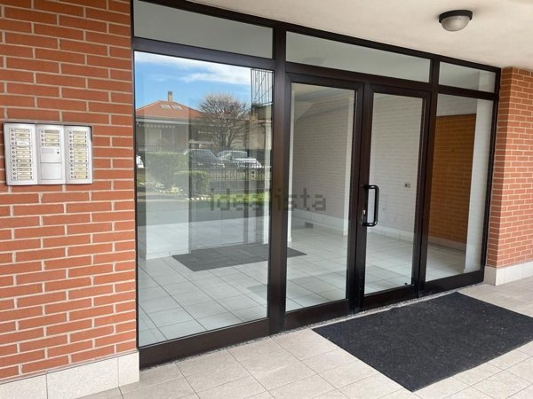 ufficio in vendita a Gallarate in zona Arnate